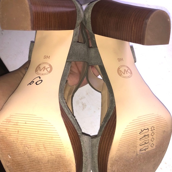 Michael Kors heals - Picture 4 of 4